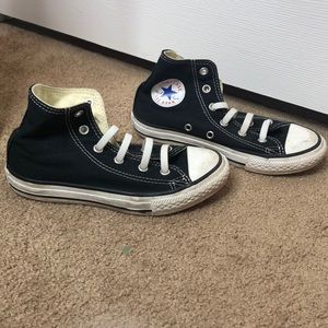 Converse tennis shoes